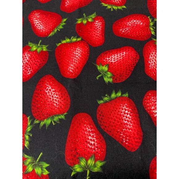 Strawberry-Themed Cotton Fabric 1/2 yard x 42" Sewing Crafting Projects - Picture 1 of 5